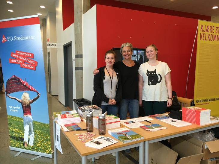 Klare for å ta i mot studenter på stand ved Universitetet i Stavanger