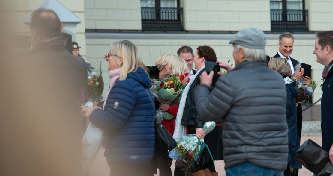 Mimmi Kvisvik gratulerer Ingvild Kjerkol med å ha blitt helse- og omsorgsminister.