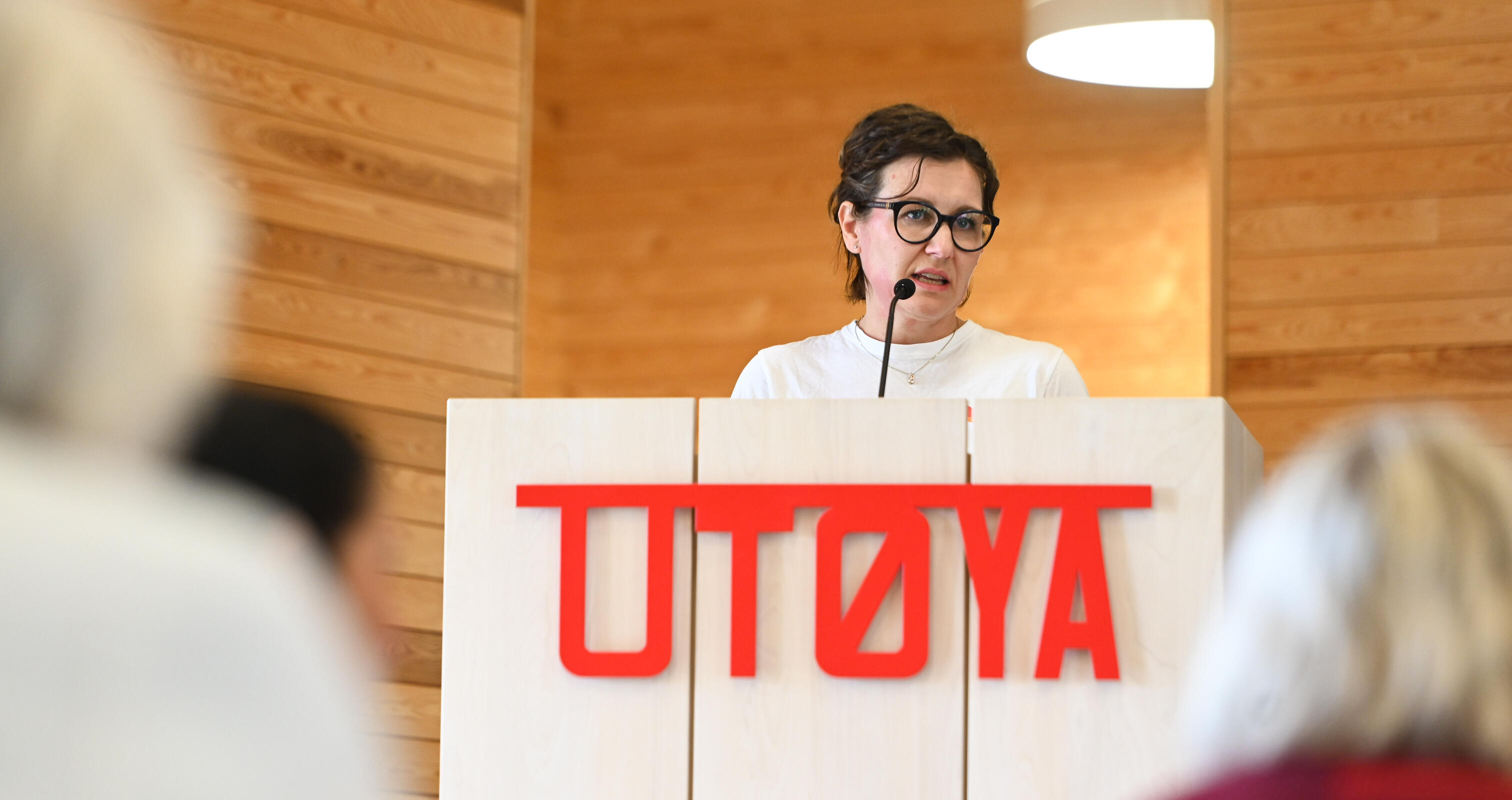 TALER: Marianne Solberg taler til FOs landsmøte på Utøya.